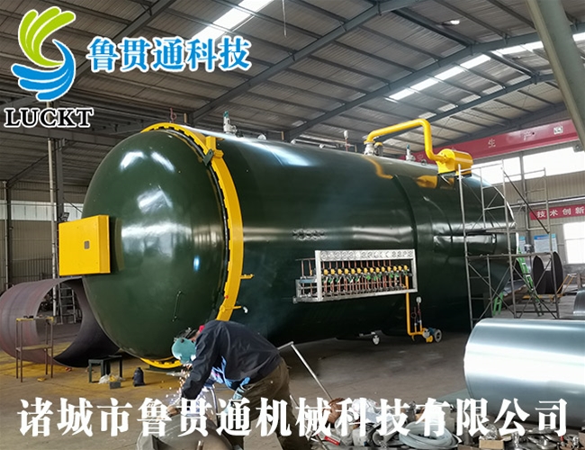 Large autoclave